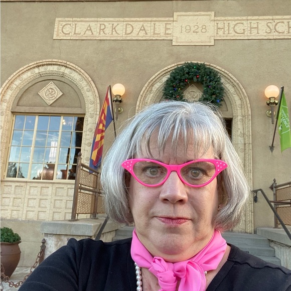 Welcome Friends The Den is open for your shopping pleasure Watch for LIVE SHOWS - Picture 6 of 16